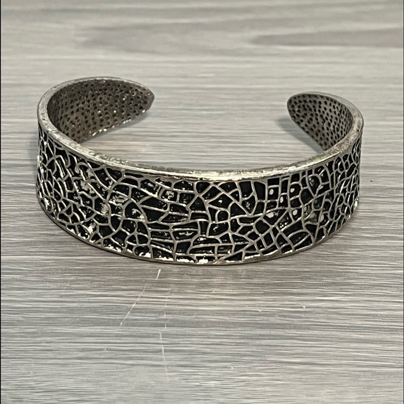 Vintage Silver Cuff Bracelet with Honeycomb or Spider's Web Design, Boho - Picture 2 of 6